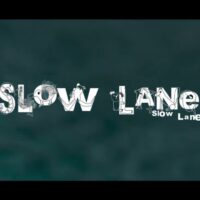 ローリー・タウナーと家族のオーストラリアロードトリップ作品「Slow Lane」
