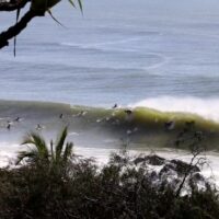 スナッパーロックスの「Behind the Rock」はどれほど危険?フリーサーフ動画