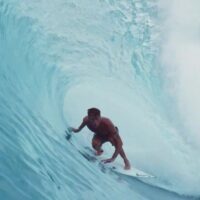 バレルの連続!ルーク・デイヴィスが当てたインドネシアトリップ動画