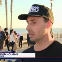 ハンティントンビーチのピアから男女が海へジャンプ：男性が死亡