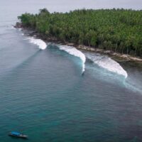 バーガーワールドから紐解く雨季がお勧めのインドネシアサーフトリップ