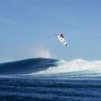 パーコなどベテランから若手のビラボンライダーによるメンタワイ諸島トリップ動画