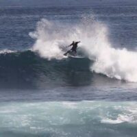 雨季のバリ島にケリー・スレーターが！ニャンニャンでのフリーサーフィン動画