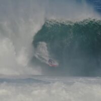 サーフィン史に残るビッグバレル動画!マラモアを訪れたネイザン・フローレンス