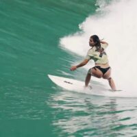 10代の欧州ガールがメンタワイへ！ダニエラ・ボルディーニのフリーサーフ動画