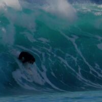 レイトテイクオフの特訓!?オアフ島ノースショアのヘビーショアブレイク動画