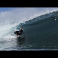 珊瑚海へサーフトリップ!ローリー・タウナーのフリーサーフィン動画