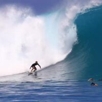 ルーク・スワンソンの初インドネシア！メンタワイ諸島でのフリーサーフィン動画