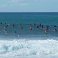 パイプマスターズのウォームアップ!メイソン・ホーのフリーサーフィン動画