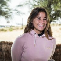 ジョアン・デフェイが怪我のリハビリで2023年ハワイアンレグの欠場を発表