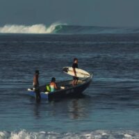 地元開催のワールドジュニアで活躍のリーヴァイ・スローソン！フリーサーフ動画