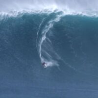 エディの裏でマウイ島ジョーズが過去最大級サイズ！ビッグウェイブサーフ動画