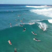 世界一混雑するサーフスポット！豪ゴールドコーストのスーパーバンク動画