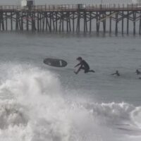 南カリフォルニアのショアブレイクバレル!今冬発生したワイプアウト動画