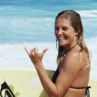 ハワイやメキシコなど!ステファニー・ギルモアのフリーサーフィン動画