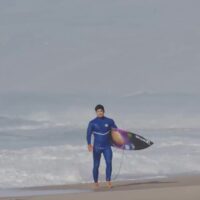 ガブリエル・メディナのポルトガルでのウォームアップサーフィン動画