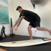 通常のドルフィンスルーをブーストするスーパーマンダックダイブのハウツー動画