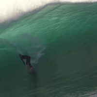 アーリーシーズンにヒットしたビッグスウェル!豪サウスコーストのスラブ動画