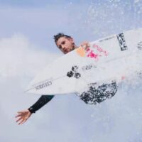 東京五輪出場のレオン・グラッツァー！インド洋やホームでのフリーサーフィン動画