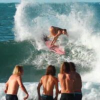 ゴールドコーストの女性サーファーをフィーチャー！フリーサーフィン動画