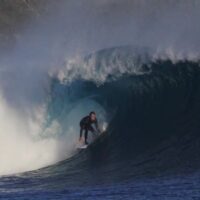 コールドウォーターのレフトスラブ！ジョナサン・ガビンズの南米フリーサーフ動画