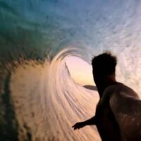 GoProでサーフィン撮影の究極と言えるバレル!アンソニー・ウォルシュのPOV動画