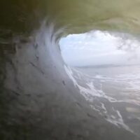 1本の波で7回バレルメイク!ジェロイド・マクデイドのスケルトンベイGoPro動画