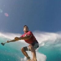 SUPでビッグサイズのジョーズチャージはヤバい!カイ・レニーのフリーサーフ動画