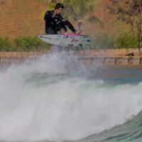 ステフやカリッサも出演！ブラジルの世界最大規模ウェイブプールでのフリーサーフ動画