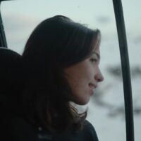 アイスランドなどレアなエリアも!ジュリエット・ラコムのサーフトリップ動画