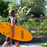 4フィート台のスポンジで驚異のパフォーマンス!クレイ・マルゾのフリーサーフ動画