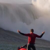 マーヴェリックスにも今季オープニングスウェルが!10月18日のフリーサーフ動画