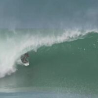 感謝祭の週末！スウェルが落ち着いて炸裂したハワイのオアフ島パイプライン動画