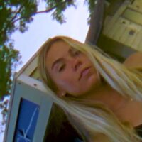 バレルを狙うゾーイ・マクドゥーガルの新作サーフムービー「I Love You」