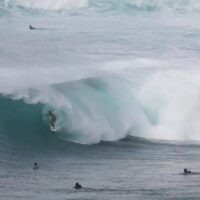 サイズはあるけどワイルドな12月28日!ホノルアベイでのフリーサーフ動画