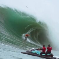 マーヴェリックスのトウイン向けビッグバレル!ジョジョ・ローパーのメイク動画