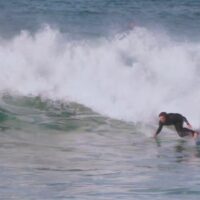 ミッドレングスらしい大きなライン!デヴォン・ホワードのフリーサーフ動画