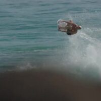 ミック似のスタイルに派手なエアリアル!デーン・ヘンリーのフリーサーフ動画