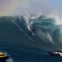 エルニーニョ年の23/24年シーズン！カイ・レニーのビッグウェイブサーフ動画