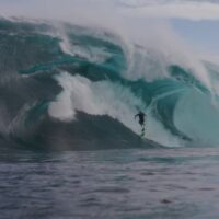 最恐スラブのシッピーズが炸裂！24年オープニングスウェルのビッグバレル動画