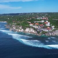 2024年シーズンスタート!インドネシアのバリ島ウルワツでのフリーサーフ動画