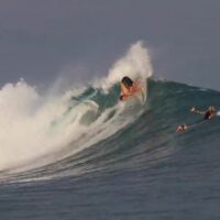 メンタワイ諸島のAフレーム!ジョシュとシエラのカー親子のフリーサーフ動画