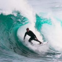 ネイザン・フローレンスが癖の強いバレルにチャージ!オーストラリアのスラブ動画