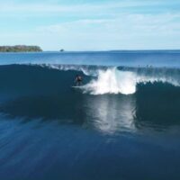 5月頭にスウェルがヒット!ライトバレルのニアス島でのフリーサーフィン動画