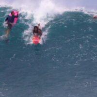 トッププロのバレルでのテイクオフを学ぶ!パイプでのスローモーション動画