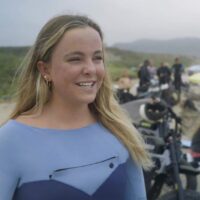 次世代ガールズの一人のベラ・ケンワーシー!ローワーズでの最新フリーサーフ動画