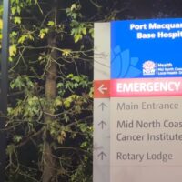 オーストラリア東海岸ポートマッコリーでサーファーがシャークアタックの被害に