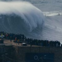 世界最大サイズの波がブレイクするナザレ!ルーカス・チアンカのハイライト動画