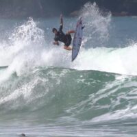 アベレージコンディションでのガブリエル・メディナのフリーサーフィン動画