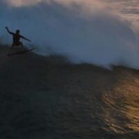 過去3シーズンのビッグウェイブサーフィン!カイ・レニーのハイライト動画